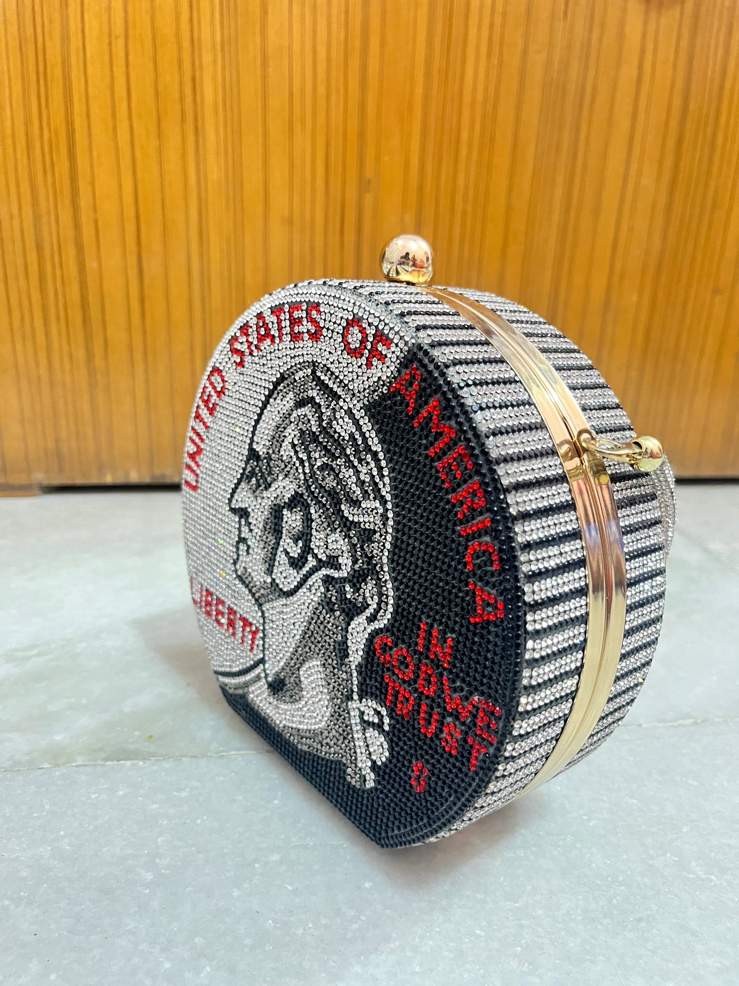 Round stone handbag