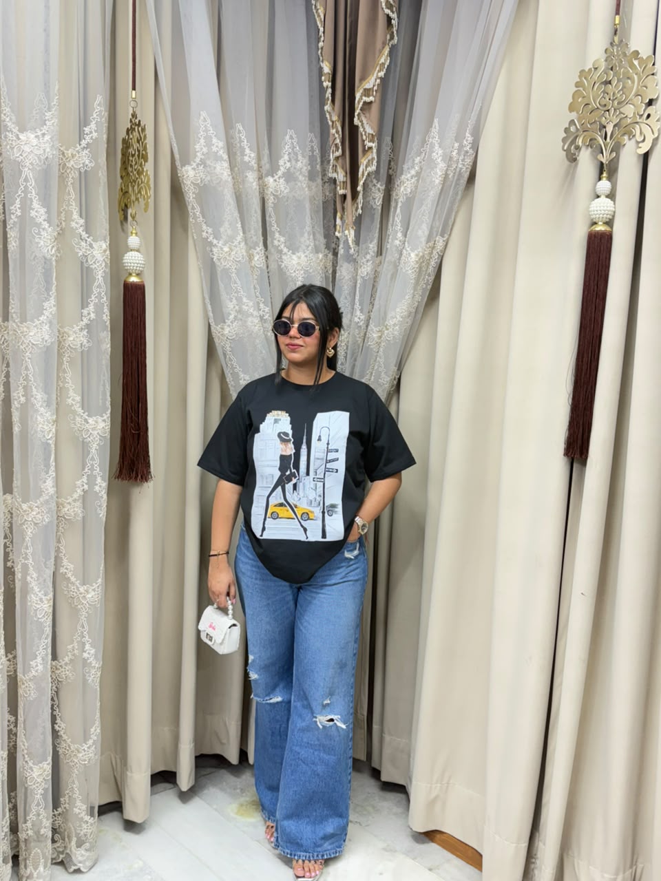 Premium Women's Black Oversized T-Shirt | NYC Street Fashion Illustration Graphic Tee - Pure Cotton Hosiery
