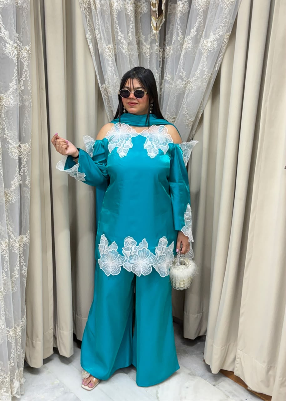 Designer LILI SUIT