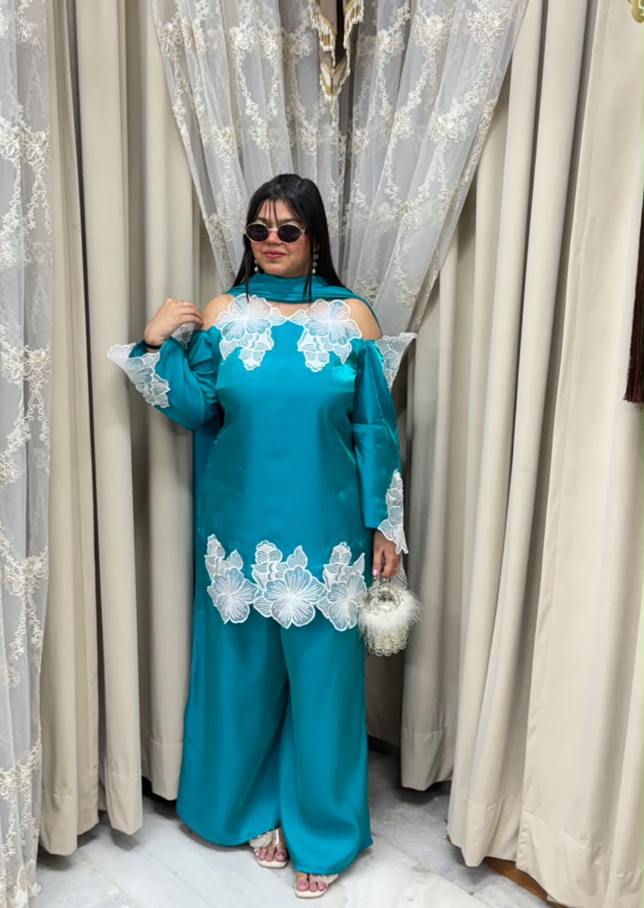 Designer LILI SUIT