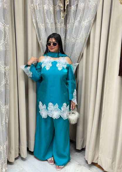 Designer LILI SUIT
