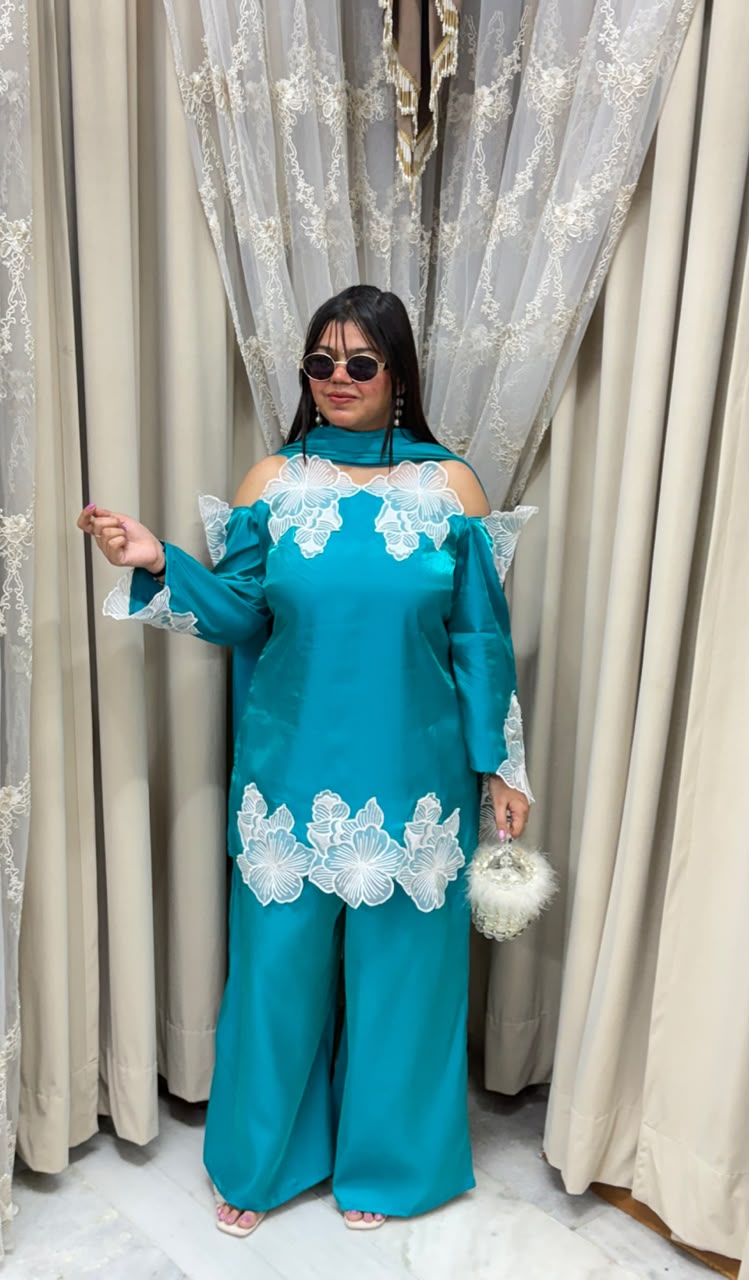 Designer LILI SUIT