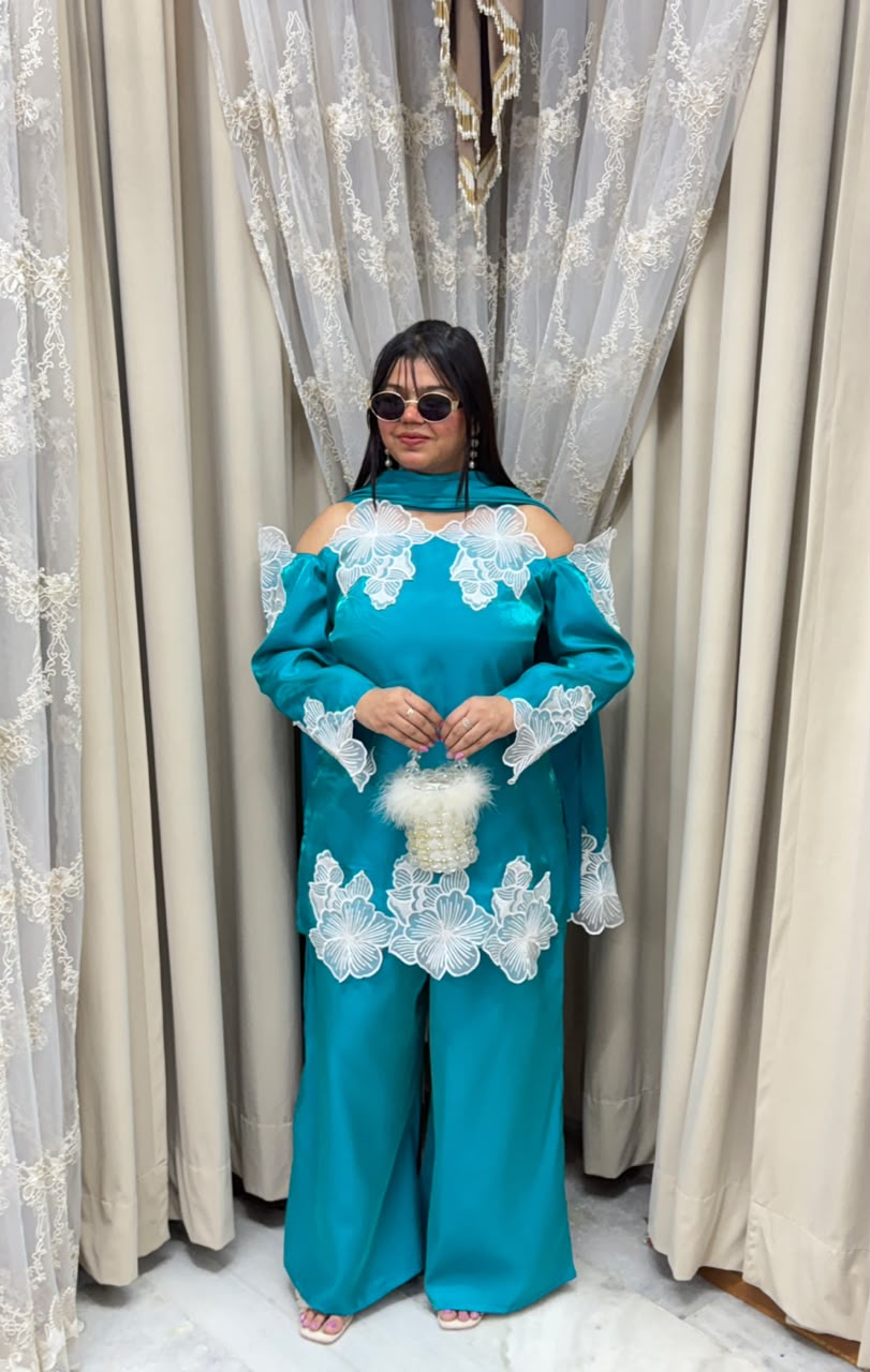 Designer LILI SUIT